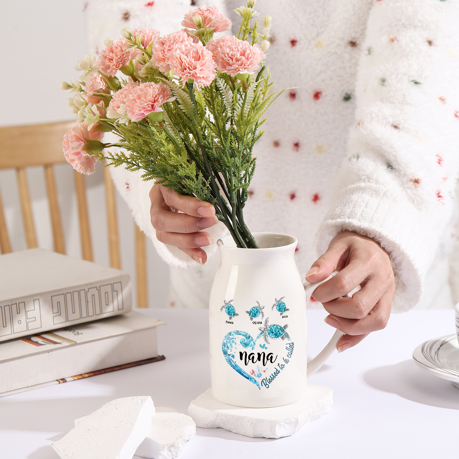Personalised Ceramic Vase – Custom 2-8 Names & Texts - Heart & Sea Turtle Design  – Unique Mother's Day Gifts for Her | Jessemade