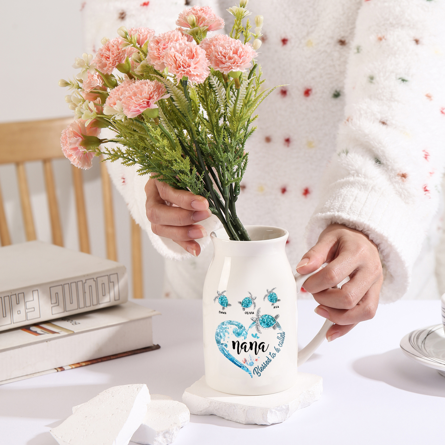 Personalised Ceramic Vase – Custom 2-8 Names & Texts - Heart & Sea Turtle Design  – Unique Mother's Day Gifts for Her | Jessemade