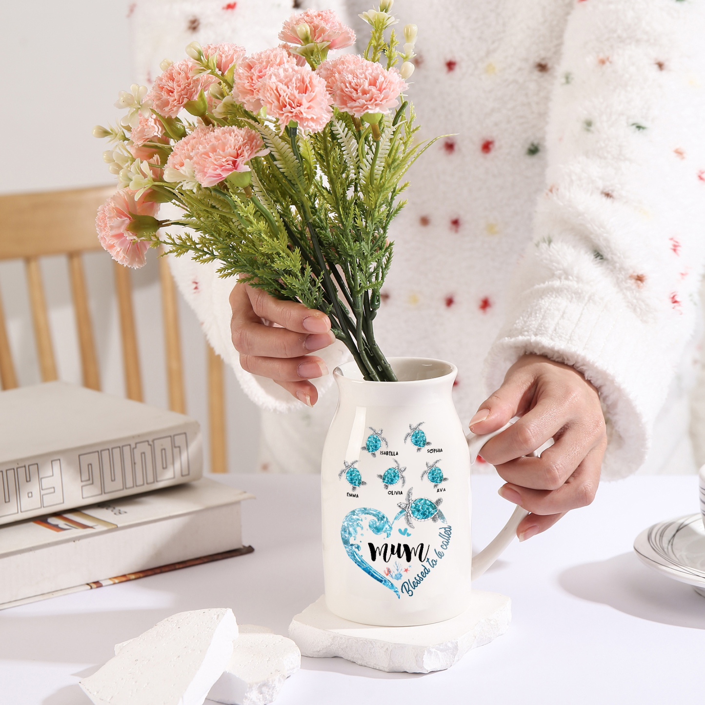 Personalised Ceramic Vase – Custom 2-8 Names & Texts - Heart & Sea Turtle Design  – Unique Mother's Day Gifts for Her | Jessemade