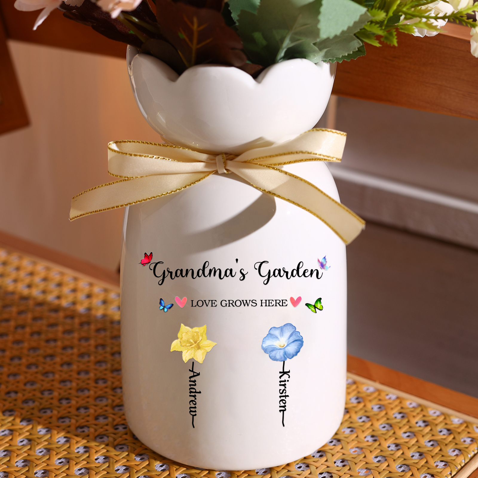 Personalised Flower-Top Ceramic Vase with 2-6 Names, Birth Flowers & Custom Texts – Unique Mother's Day Gifts for Her | Jessemade