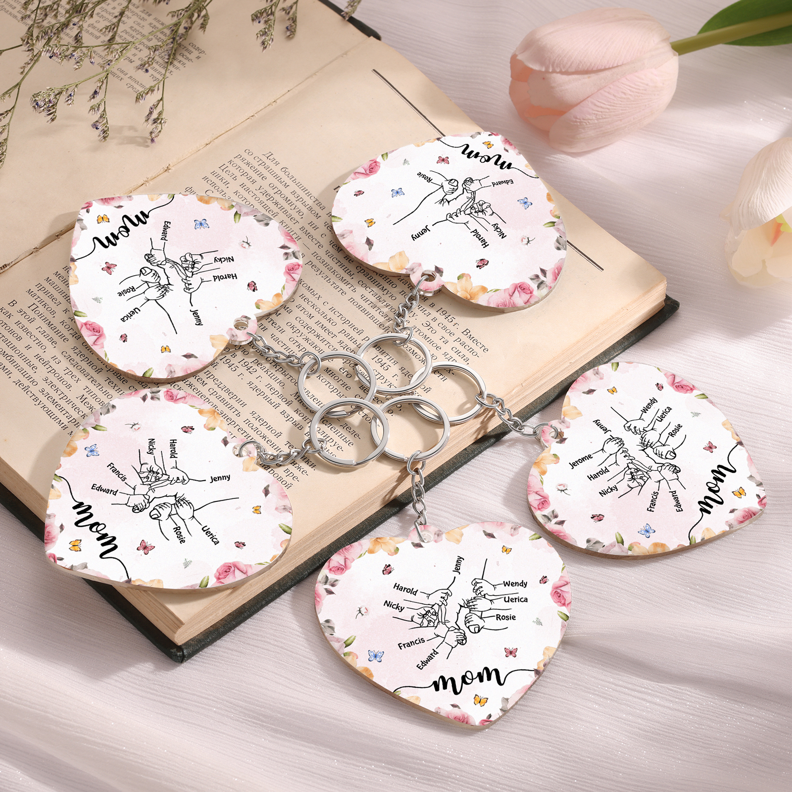 9 Names - Personalized Keychain Customized 9 Names and 1 Text Hand in Hand Keychain Gift for Mum/Nana