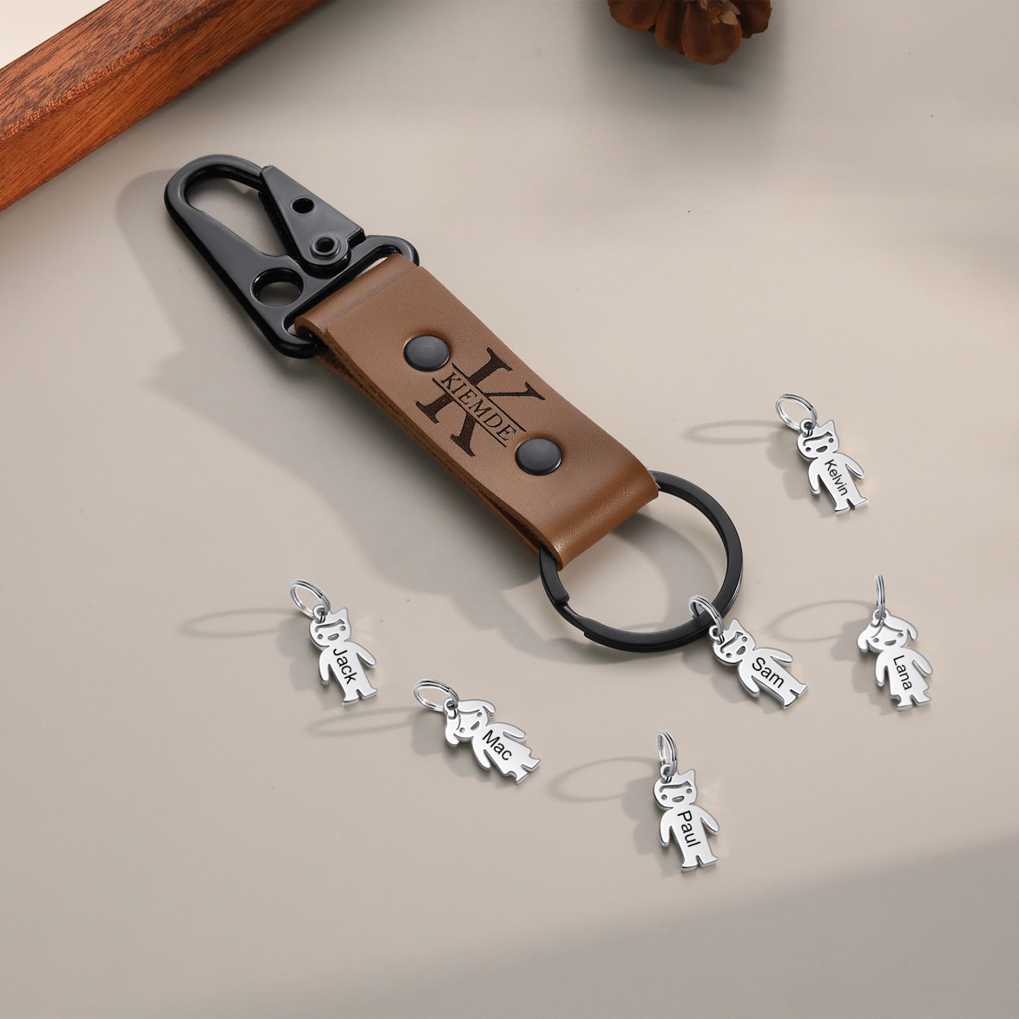 3 Names - Personalised Kids Charms Keychain Customized 3 Names & 1 Letter Leather Keychain Gift for Grandad