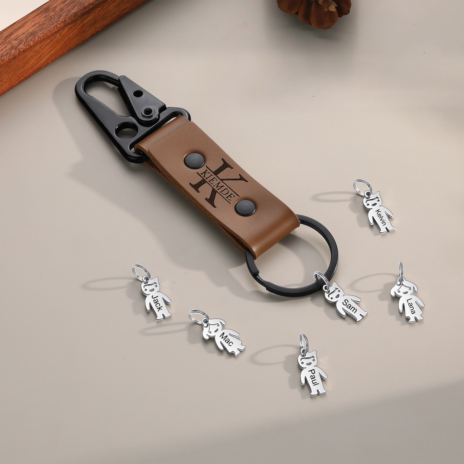 3 Names - Personalised Kids Charms Keychain Customized 3 Names & 1 Letter Leather Keychain Gift for Grandad