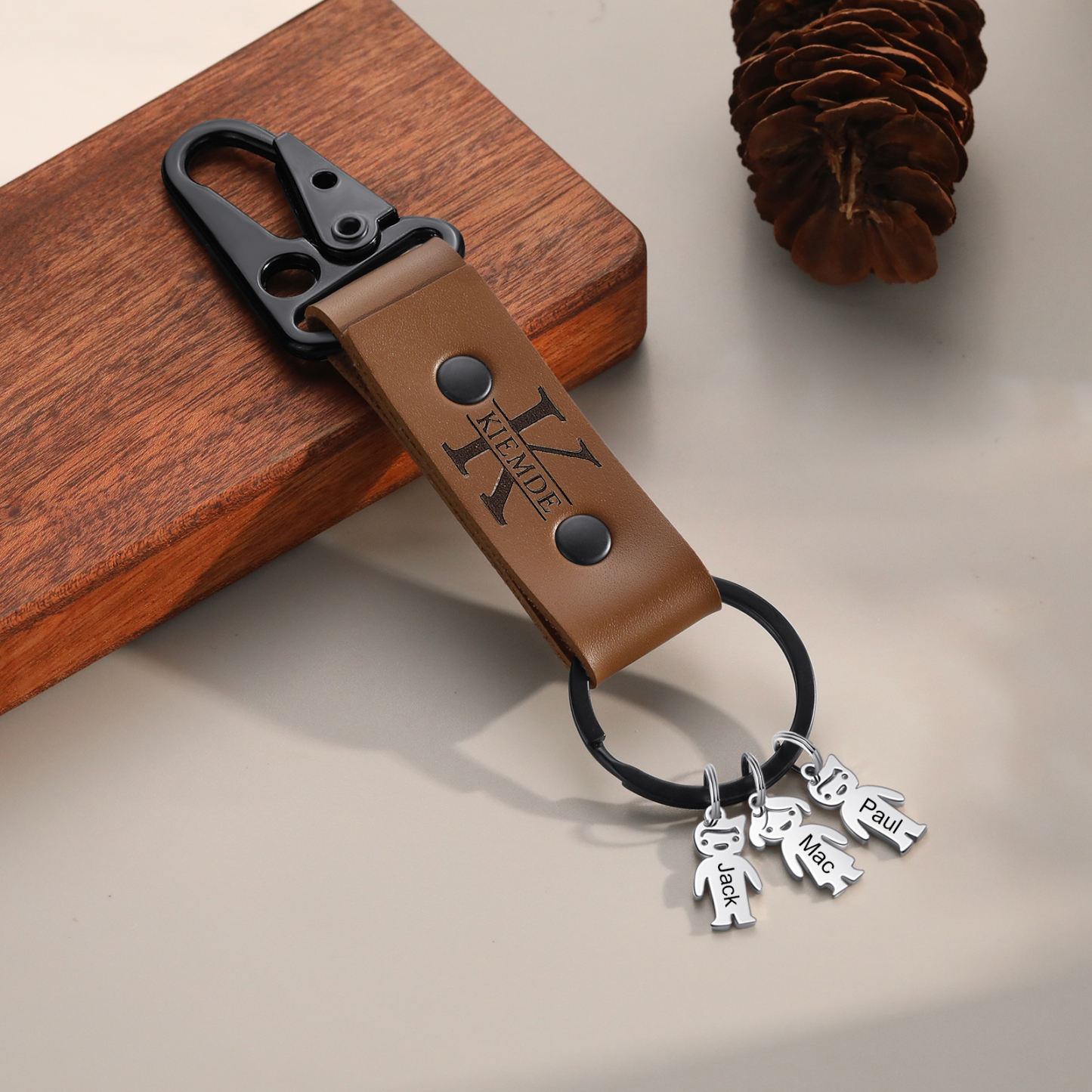 4 Names - Personalised Kids Charms Keychain Customized 4 Names & 1 Letter Leather Keychain Gift for Grandad