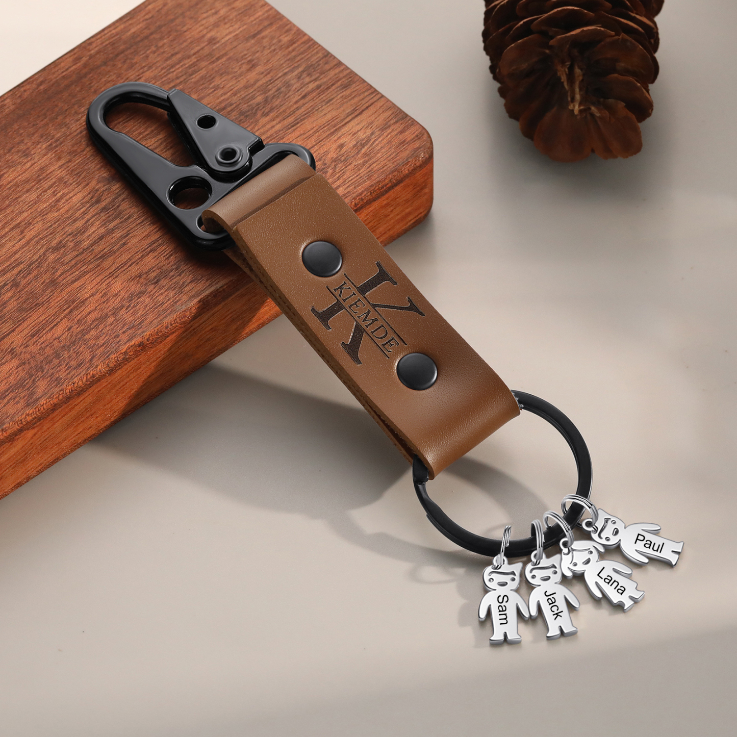 5 Names - Personalised Kids Charms Keychain Customized 5 Names & 1 Letter Leather Keychain Gift for Grandad