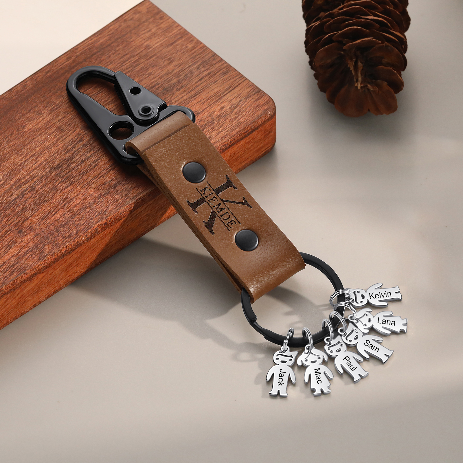 7 Names - Personalised Kids Charms Keychain Customized 7 Names & 1 Letter Leather Keychain Gift for Grandad