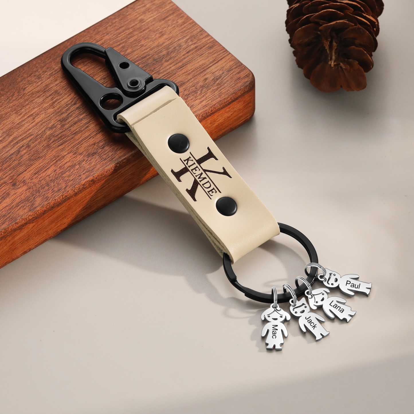 5 Names - Personalised Kids Charms Keychain Customized 5 Names & 1 Letter Leather Keychain Gift for Grandad