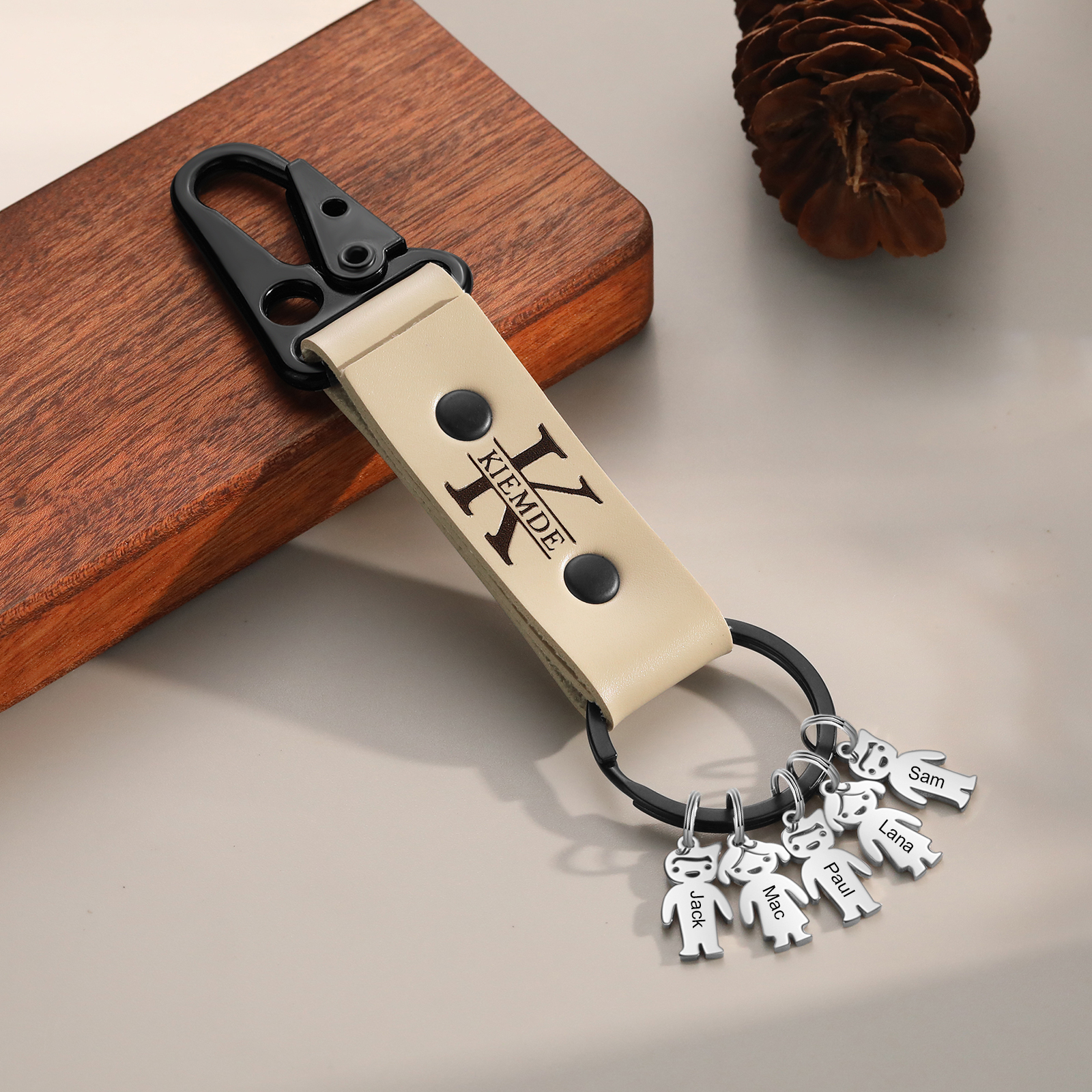 6 Names - Personalised Kids Charms Keychain Customized 6 Names & 1 Letter Leather Keychain Gift for Grandad