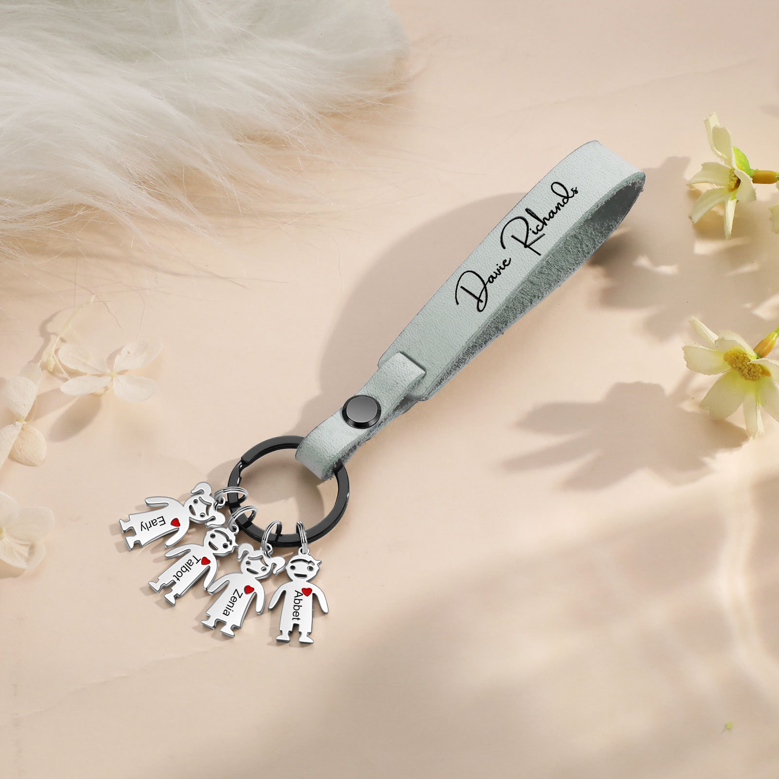 4 Names-personalized Keychain Custom 4 Doll Name and 1 Text Keychain Gift for Nana/ Mum