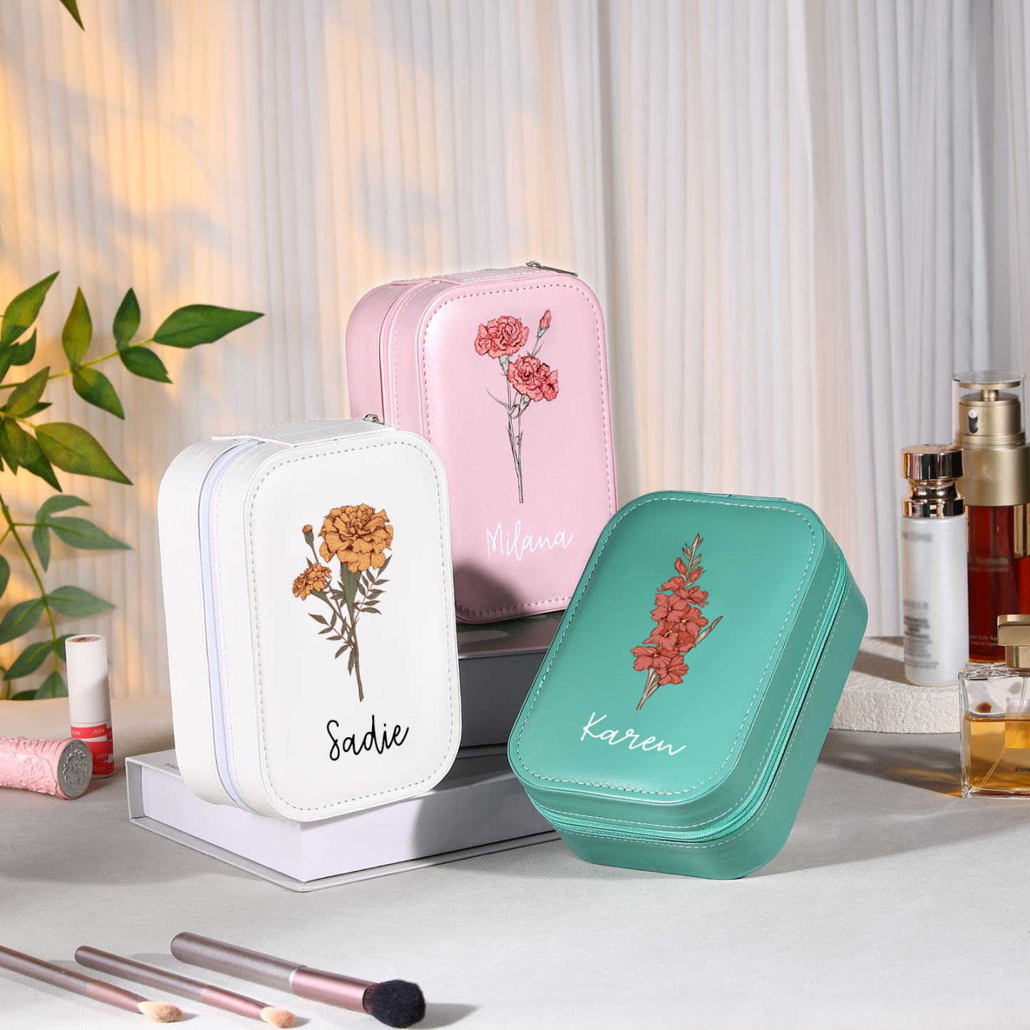 Personalised Birth Flower Portable Leather Jewelry Box with Name and LED Three Color Adjustable Makeup Mirror Travel Essential | Jessemade