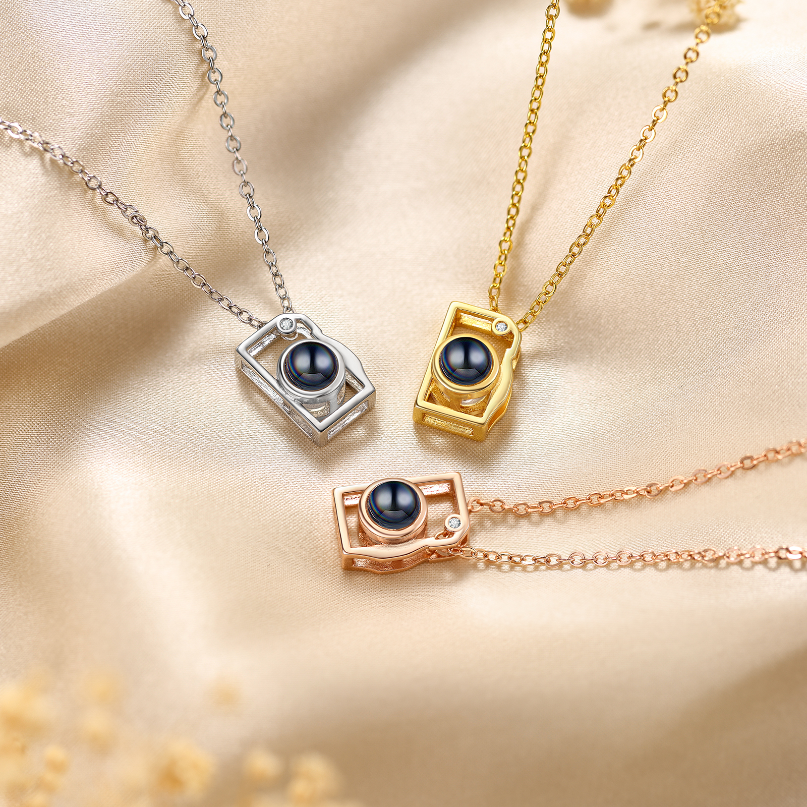 Personalised Camera Projection Necklace – Customised with 1 Photo and Sleek Design in 3 Colours – Valentine’s Day Gift for Couple | Jessemade