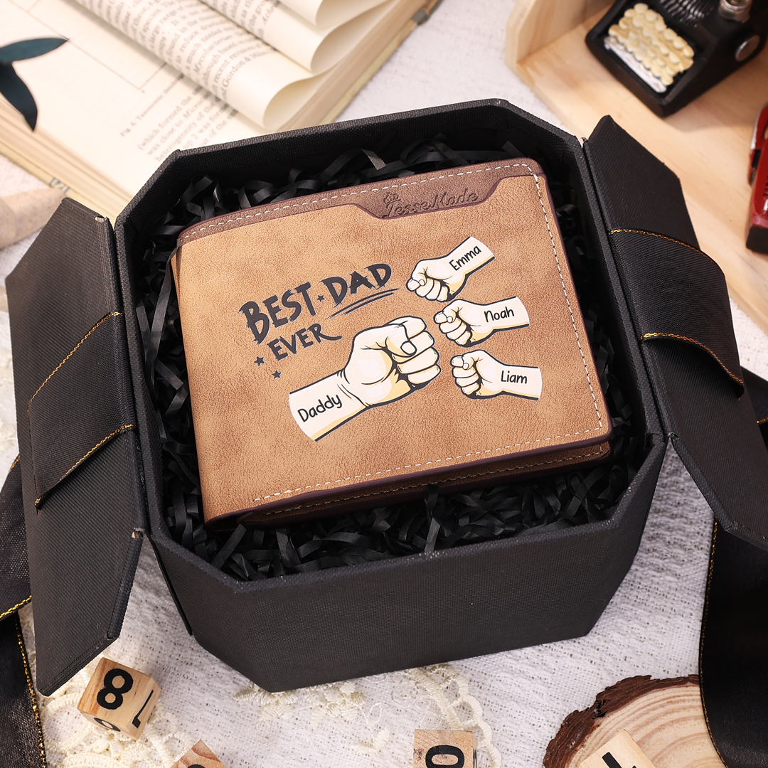 4 Names - Personalised Fist Bump Pattern Custom Text Leather Men's Wallet as a Father's Day Gift for Dad