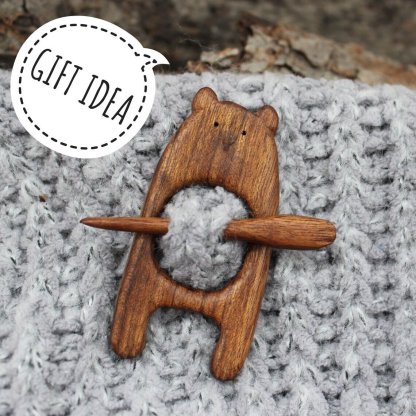 🔥LAST DAY 70% OFF🔥BROOCH PIN WITH WOODEN ANIMAL PATTERN (SWEATER CLIP)