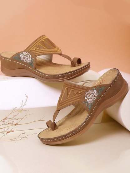 The New Embroidered Flowers, Toe Slippers, Women's Cold Slippers, Slopes, Thick Bottom Human Characters Trailer Stitching Female Clip-POIULTD