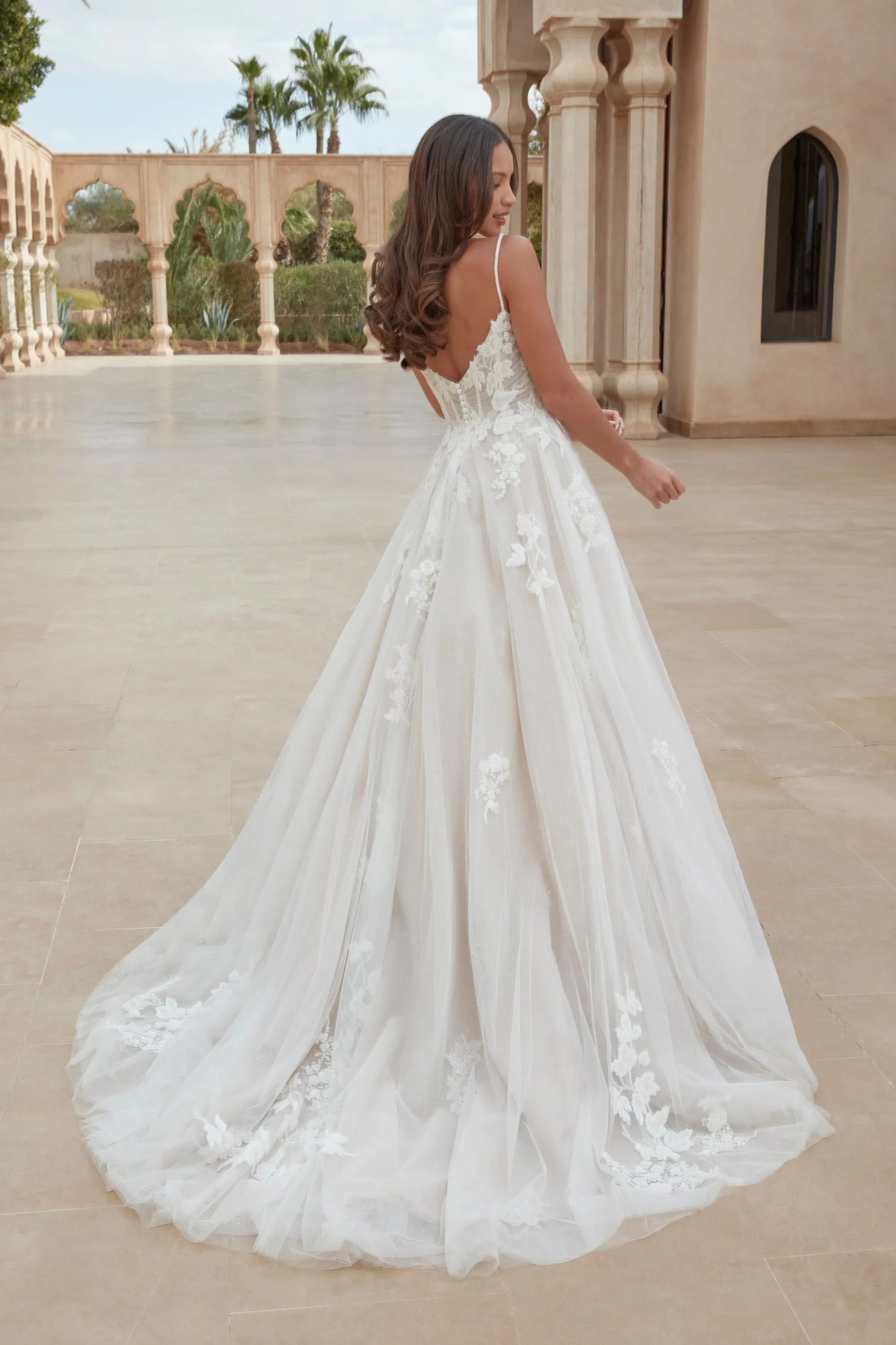 A-Line Notch Neckline Chiffon Appliques Chapel Train Wedding Dress 44432