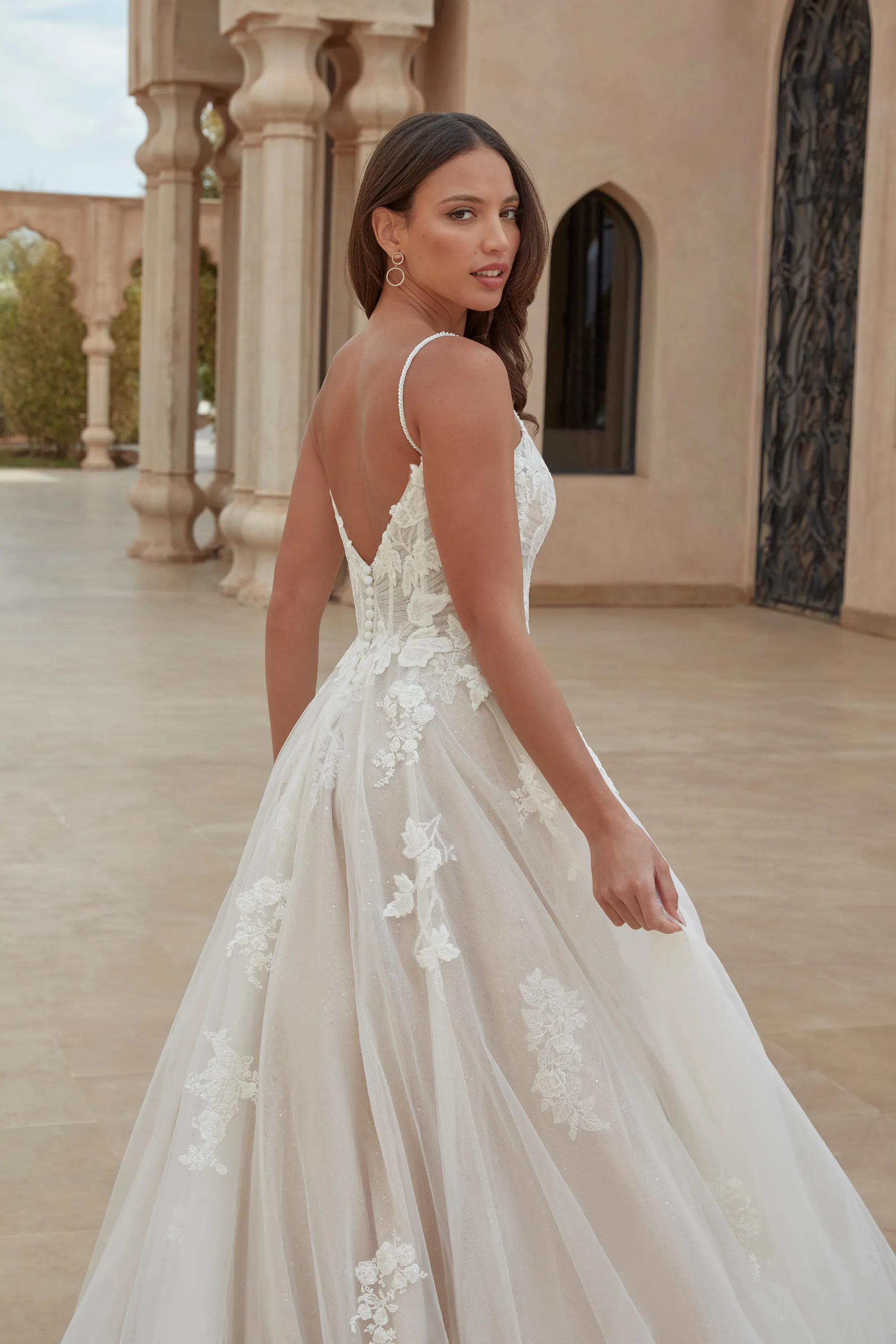 A-Line Notch Neckline Chiffon Appliques Chapel Train Wedding Dress 44432