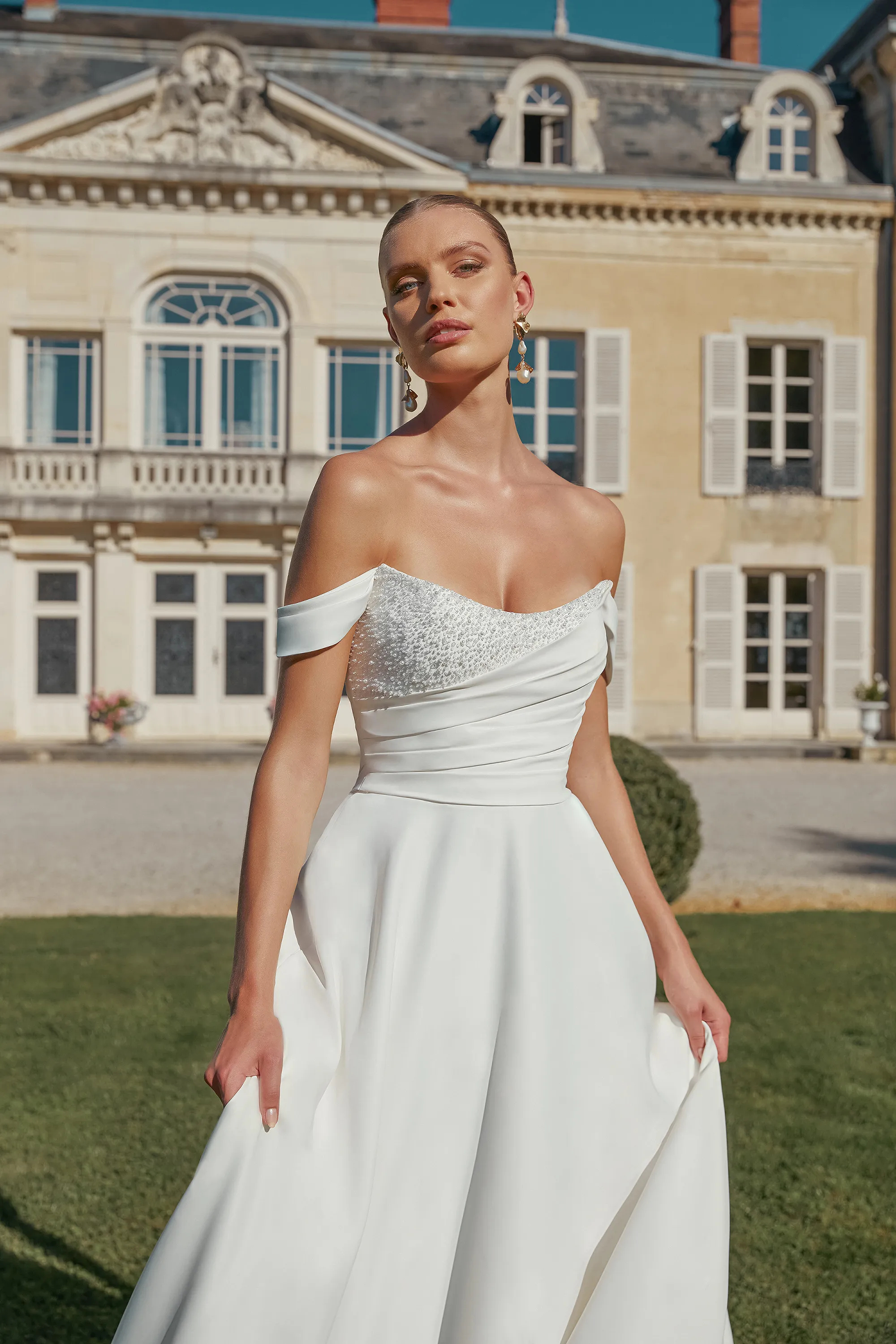 Chic Ball Gown Scoop Satin Beading Chapel Length Train Wedding Dress 44446