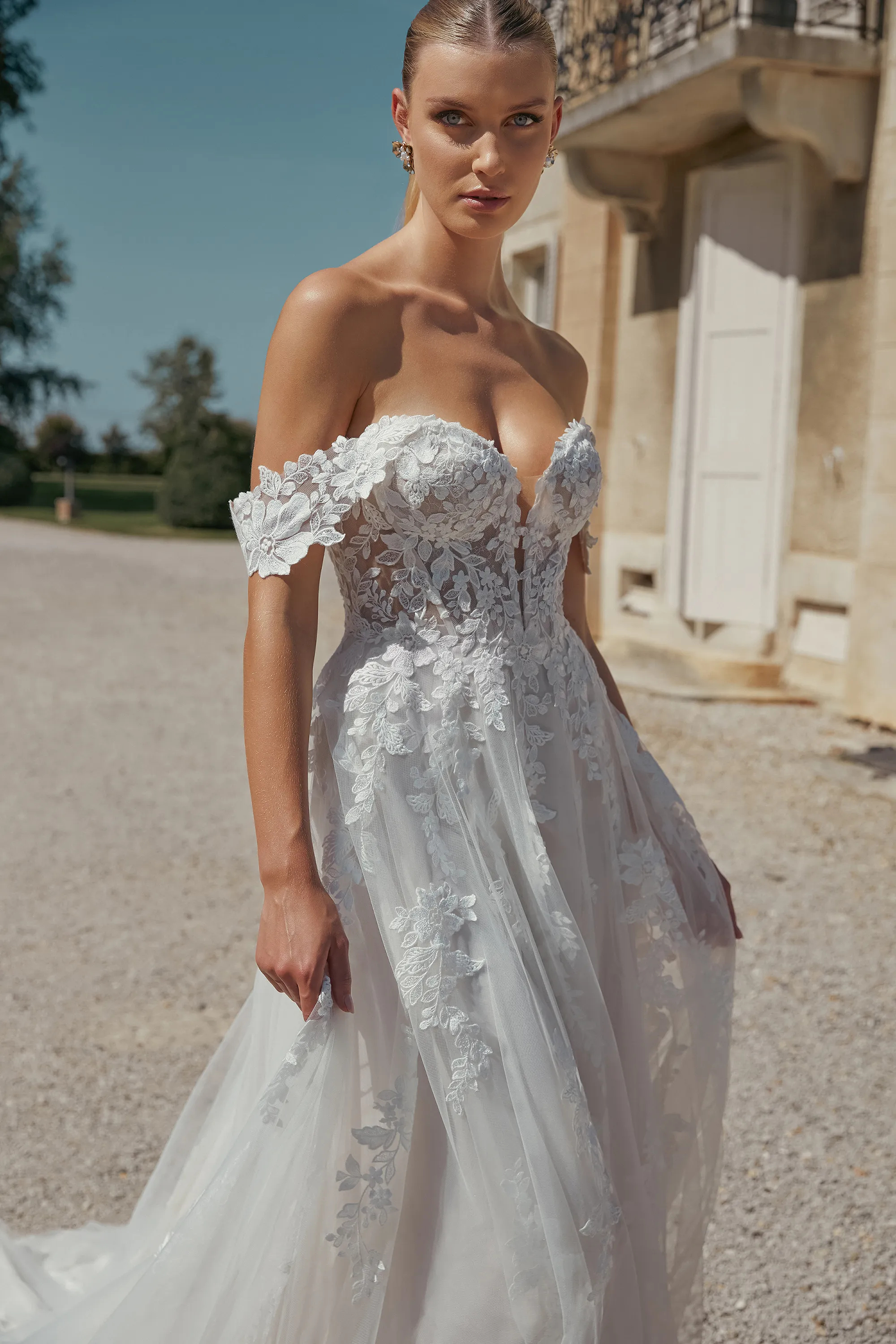 Graceful A-Line Sweetheart Sequins Lace Chapel Train Wedding Dress 44466