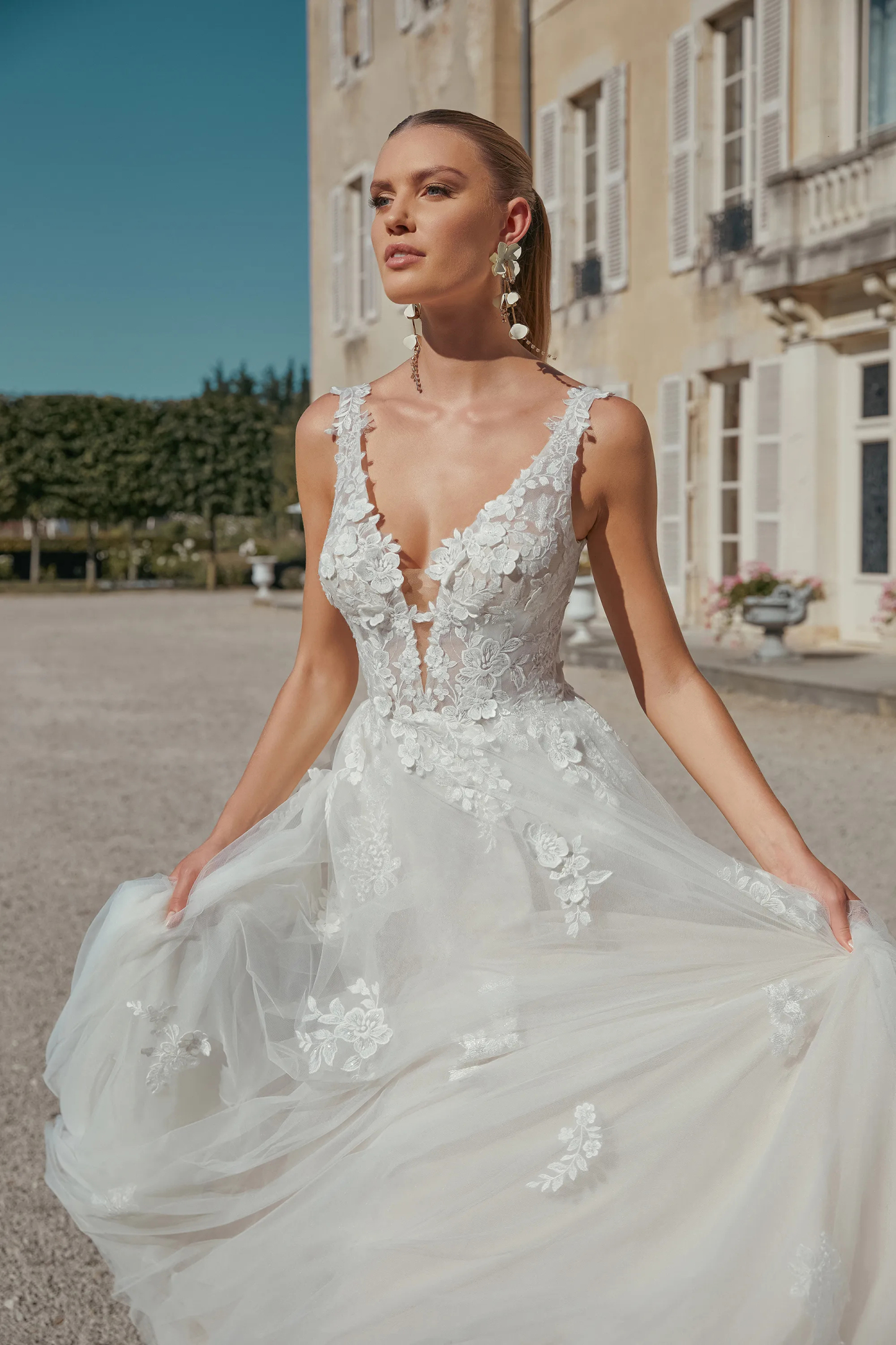 Ball Gown Plunge V-Neck 3D Lace Appliques Wedding Dress 44468