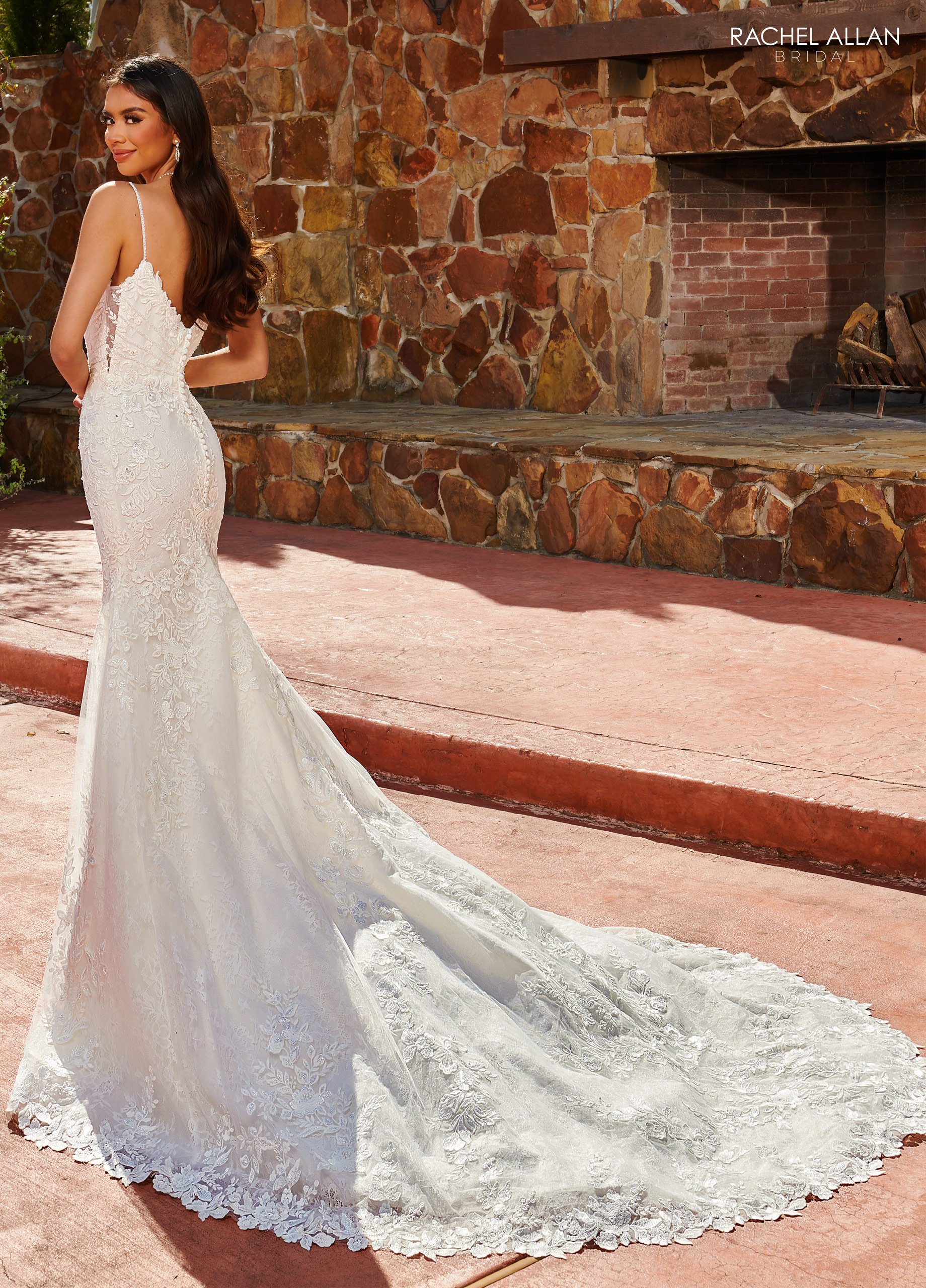 Fit And Flare Tulle Lace Appliques Beading Chapel Train Wedding Dress MB3148