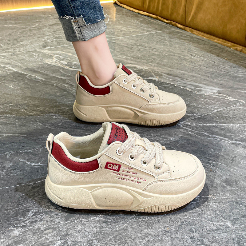 Cloud-gepolsterte Freizeitschuhe mit dicker Sohle