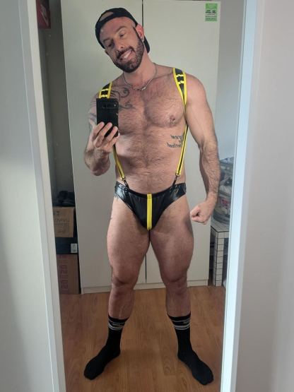 Mysteryglove Men’s Fetish Harness & Jockstrap Set – Black PU with Yellow Straps and Open Back Design
