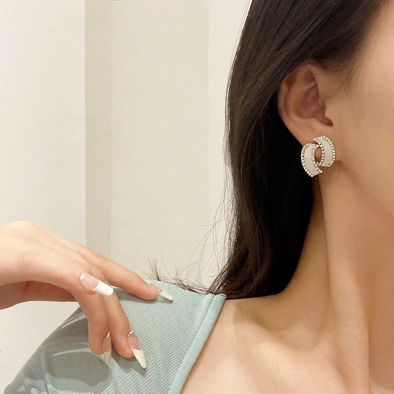 Fashionable geometric double C elegant earrings for women A pair