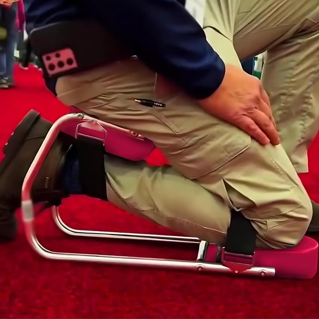 Portable garden kneeler