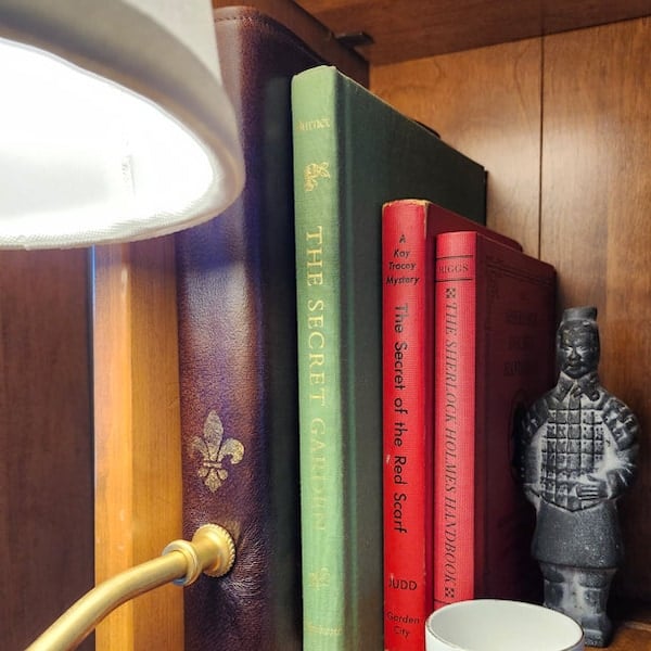 🎄 New Year Sale 🎄The "Classic" Literary Lamp