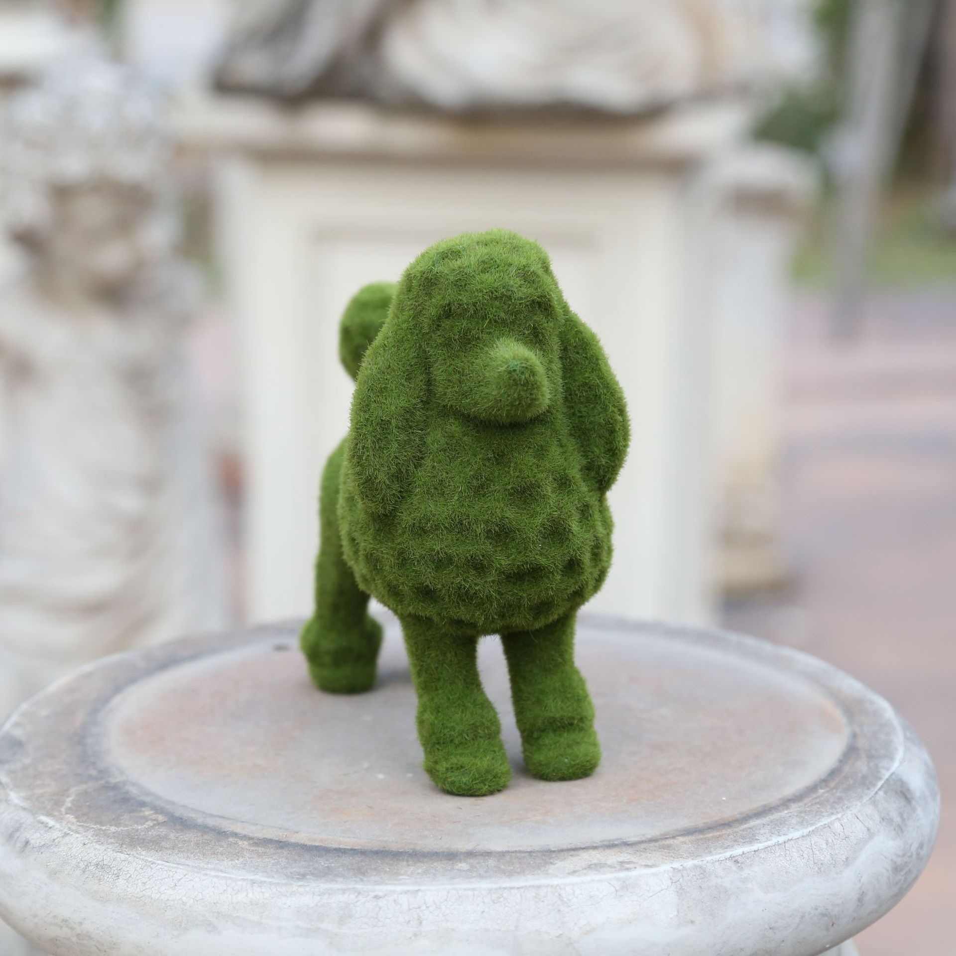 🐕Decorative Peeing Dog Topiary