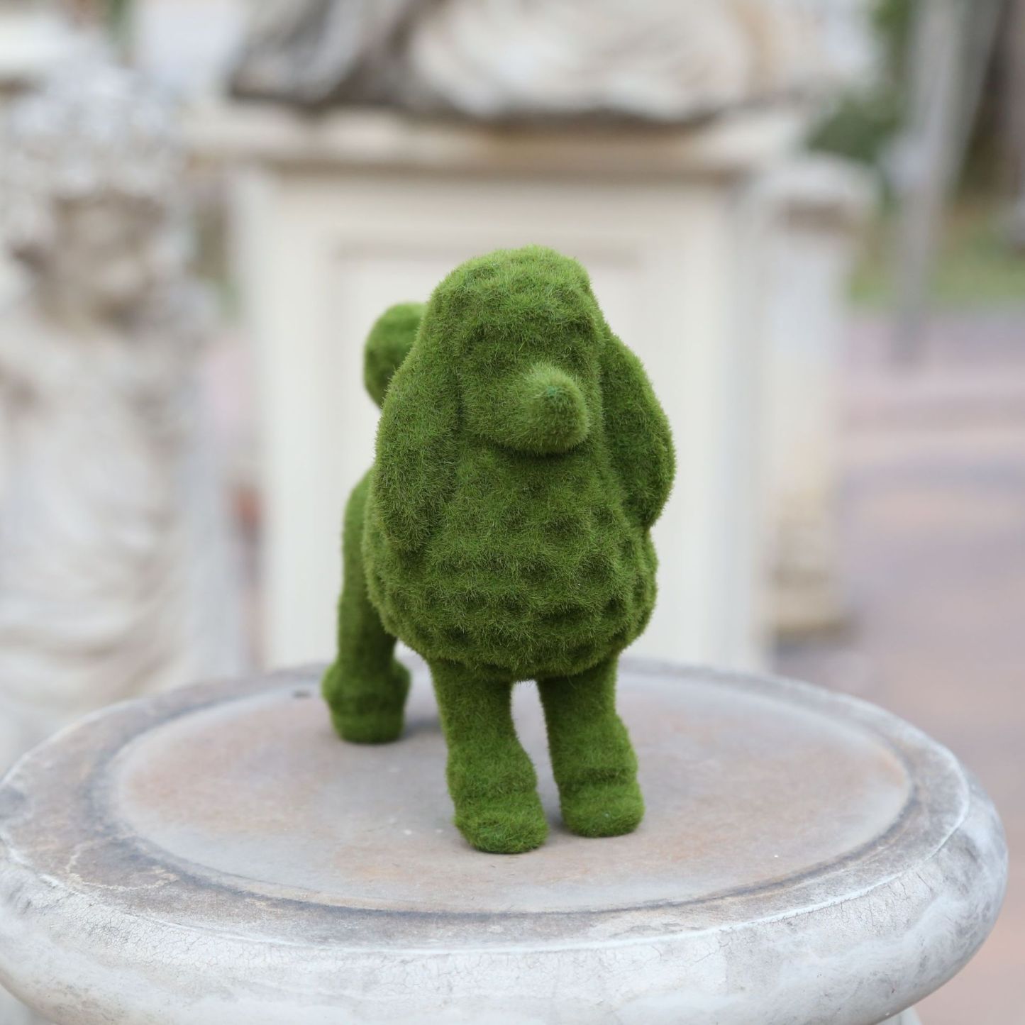 🐕Decorative Peeing Dog Topiary