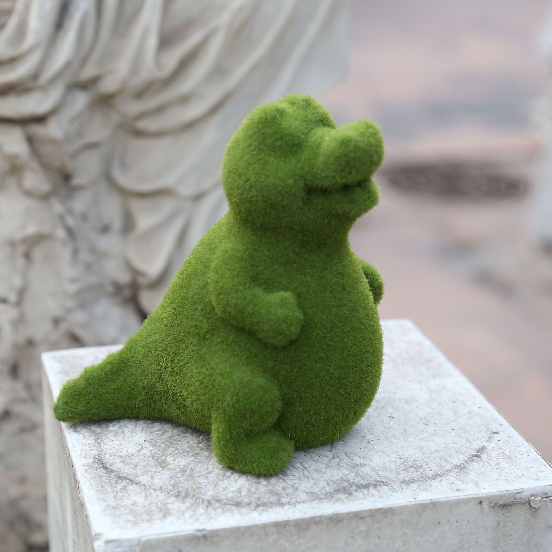 🐕Decorative Peeing Dog Topiary