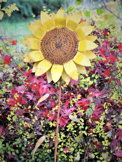 Sunflower Stake Small | Rusted Metal Yard Art | Garden Gifts | Metal Garden Art | Garden Bed Decor | Bird Art | Garden Decor | Garden Stake