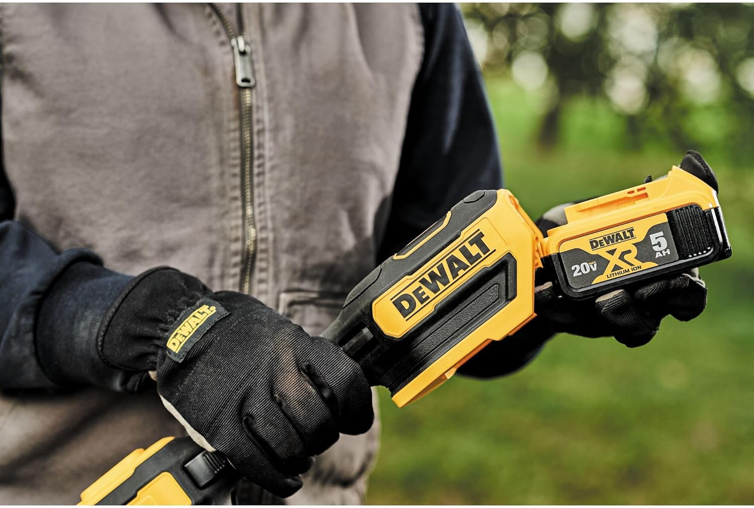 DEWALT 20V MAX* String Trimmer Kit, 5-Ah (DCST922P1)