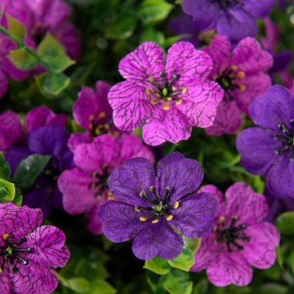 Artificial Silk Flowers Hanging Basket for Outdoor Indoor, Daisy with Eucalyptus Leaves Arrangement for Garden Yard Spring Summer Decor, Faux Green Plant in Metal Coconut Lining Pot(Red Purple)