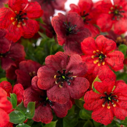 Artificial Silk Flowers Hanging Basket for Outdoor Indoor, Daisy with Eucalyptus Leaves Arrangement for Garden Yard Spring Summer Decor, Faux Green Plant in Metal Coconut Lining Pot(Red Purple)