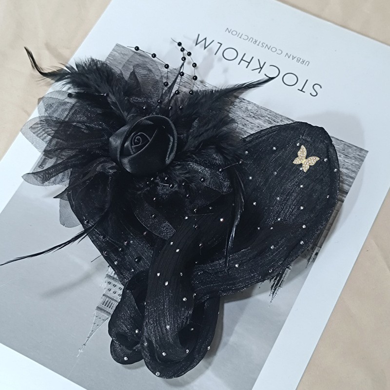 Blossom Twist Hair Clip: Effortless Floral Elegance for Every Look