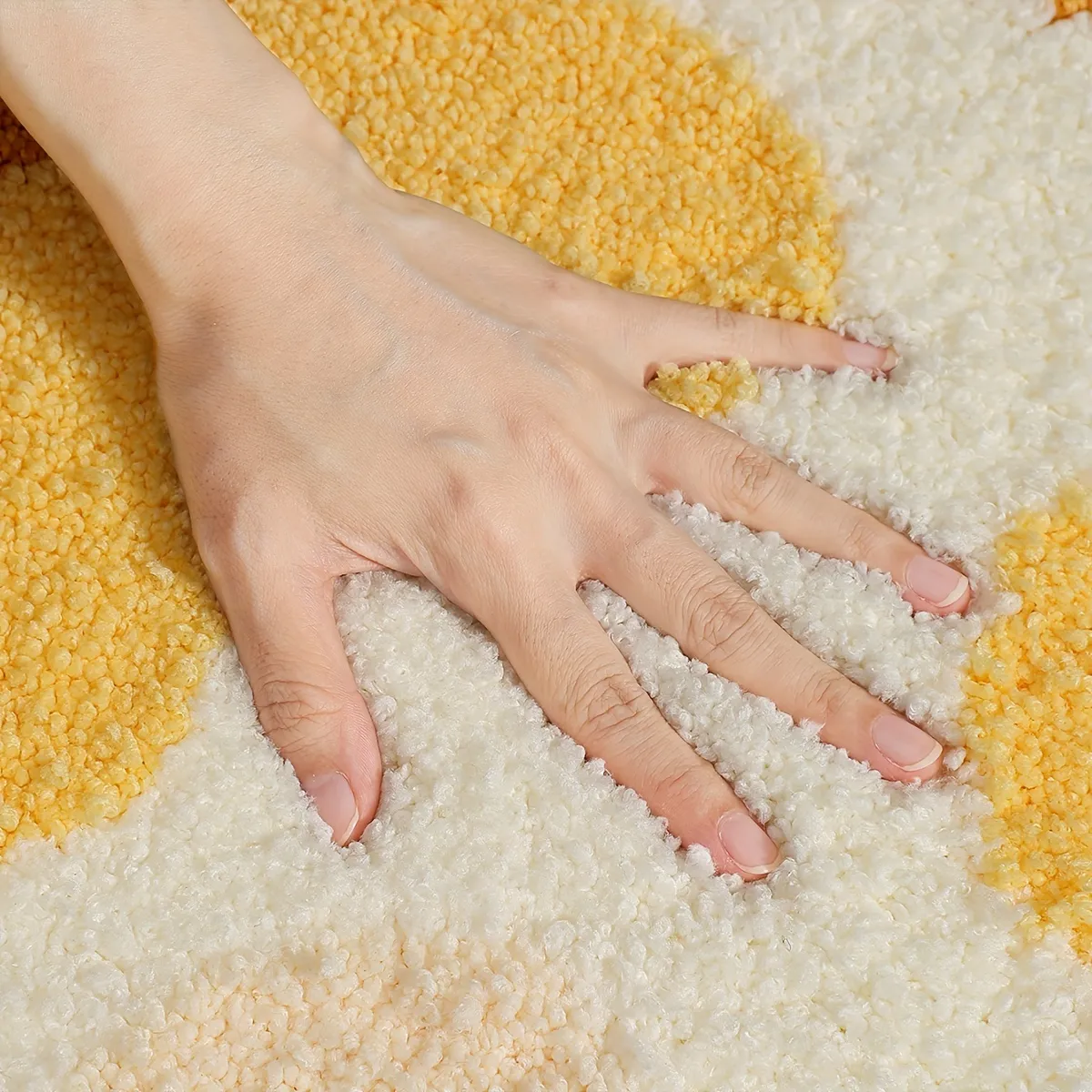 Daisy Blooms Flocked Rug