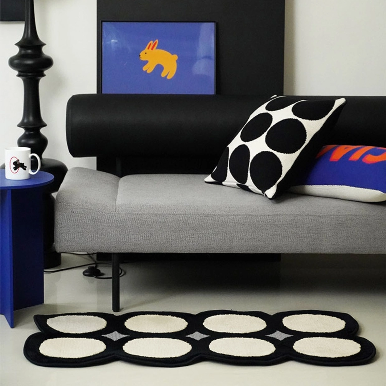 Circular Linkage Flocked Rug