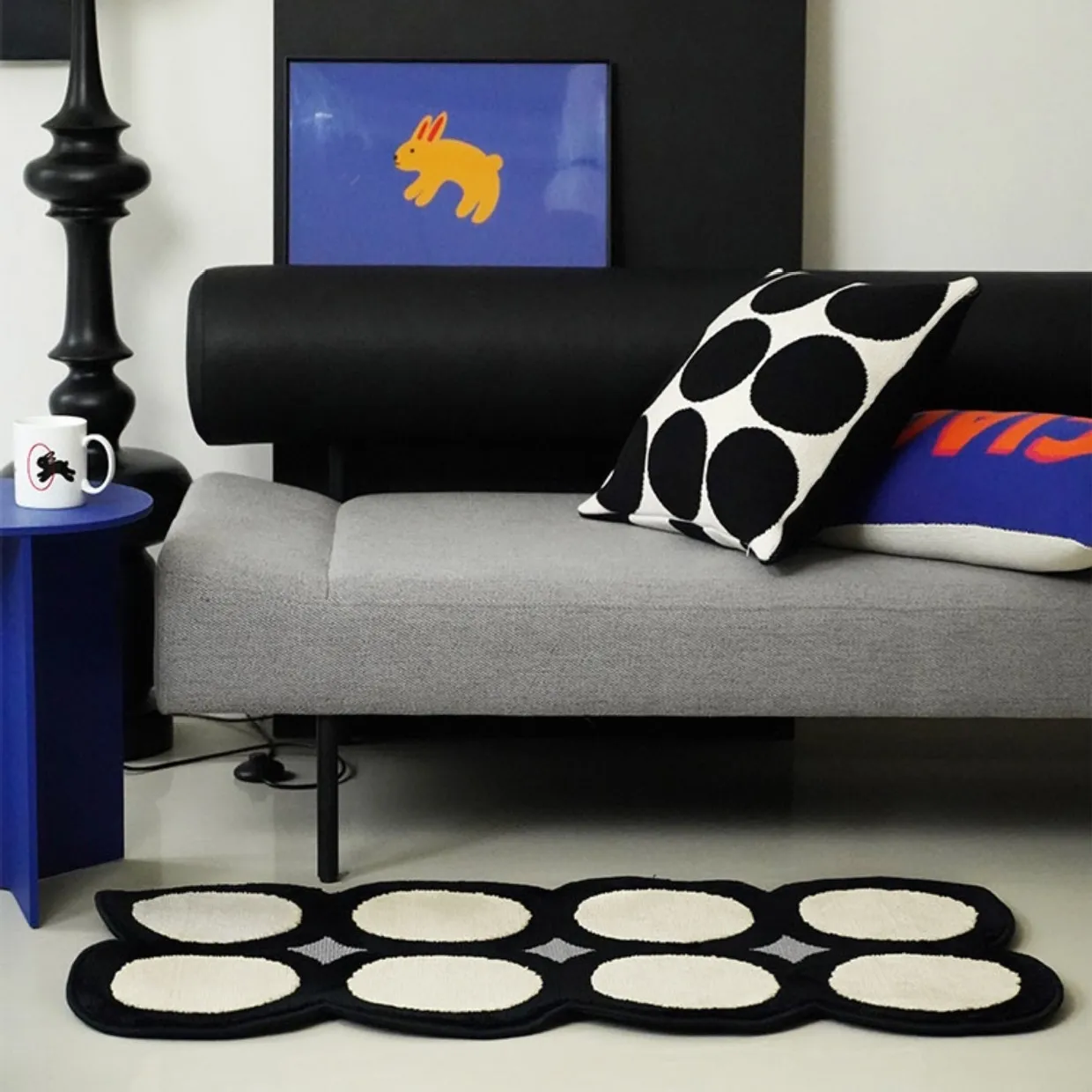 Circular Linkage Flocked Rug