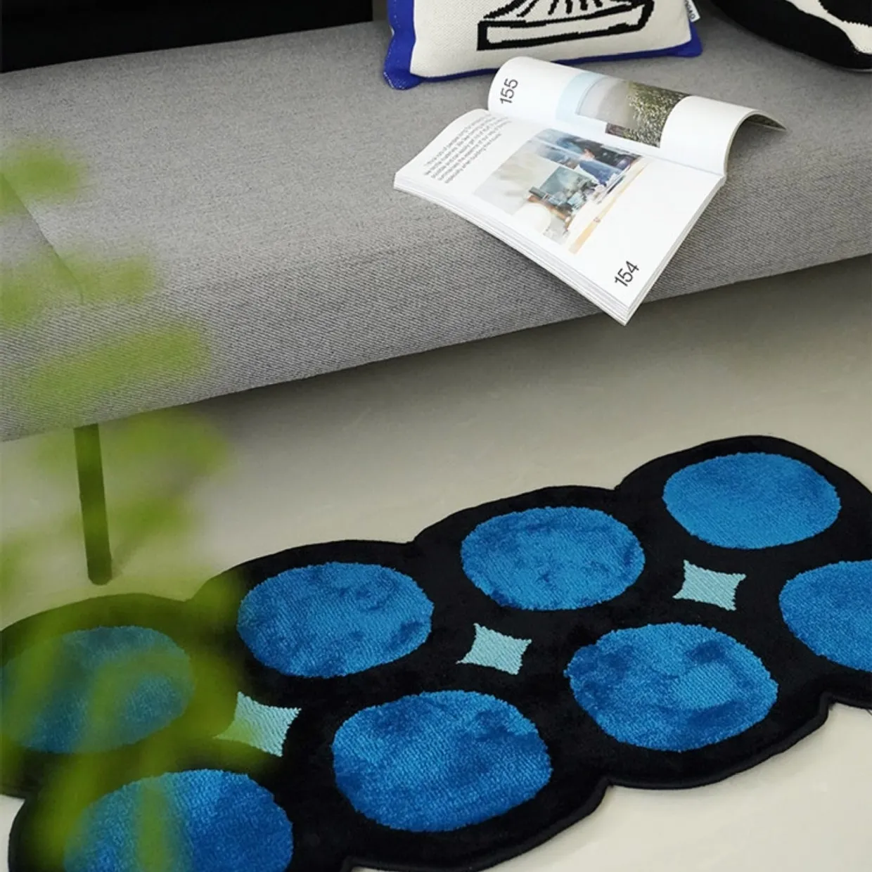 Circular Linkage Flocked Rug