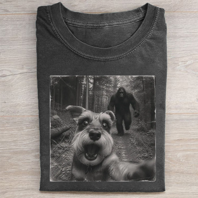 Bigfoot Schnauzer Selfie T-shirt