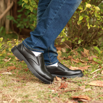 🔥On This Week Sale OFF 70%🔥Men's Classic 100% Genuine Leather Handcrafted Slip-On Shoes – Waterproof, Lightweight, Anti-Slip Sole