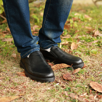 🔥On This Week Sale OFF 70%🔥Men's Classic 100% Genuine Leather Handcrafted Slip-On Shoes – Waterproof, Lightweight, Anti-Slip Sole