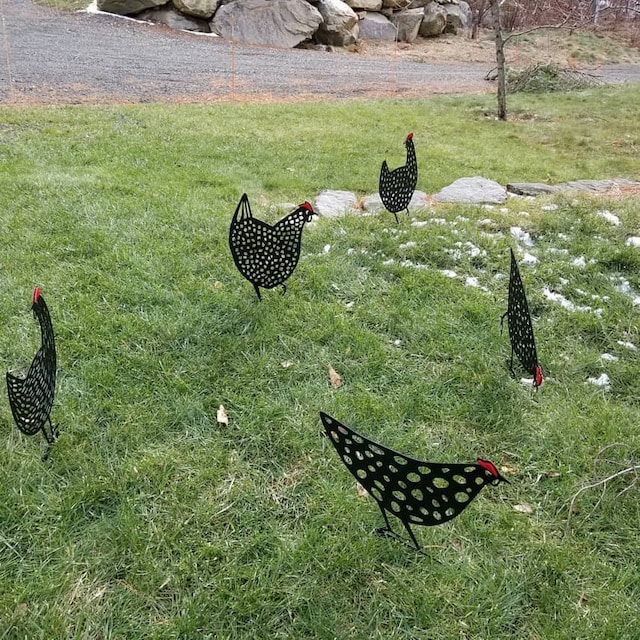 Chicken Yard Metal Art Decoration