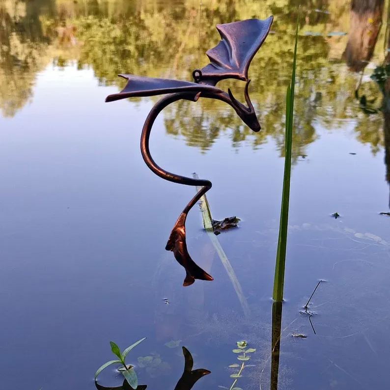 Iron flying dragon, Dragon hanging