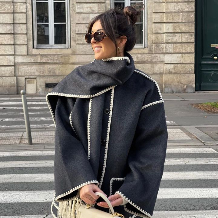 Noua preferată la modă de iarnă! ❄️💫 Jachetă îngroșată la modă, design lejer cu eșarfă: un pachet cald, plus trendy! 🧥🌈