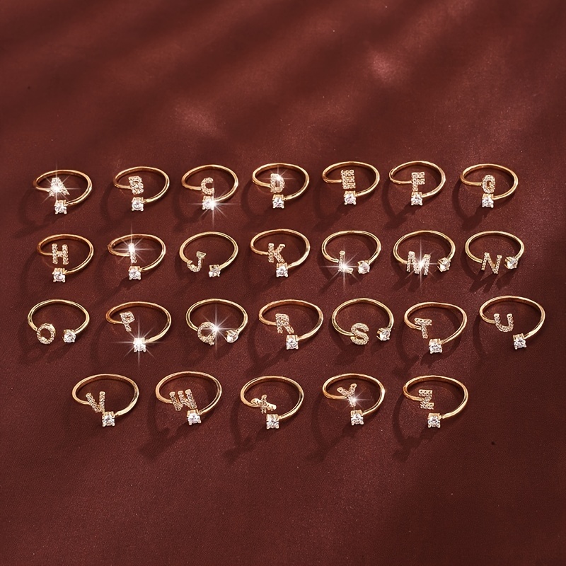 Inel înconjurat cu litere elegant, cu zirconi strălucitori