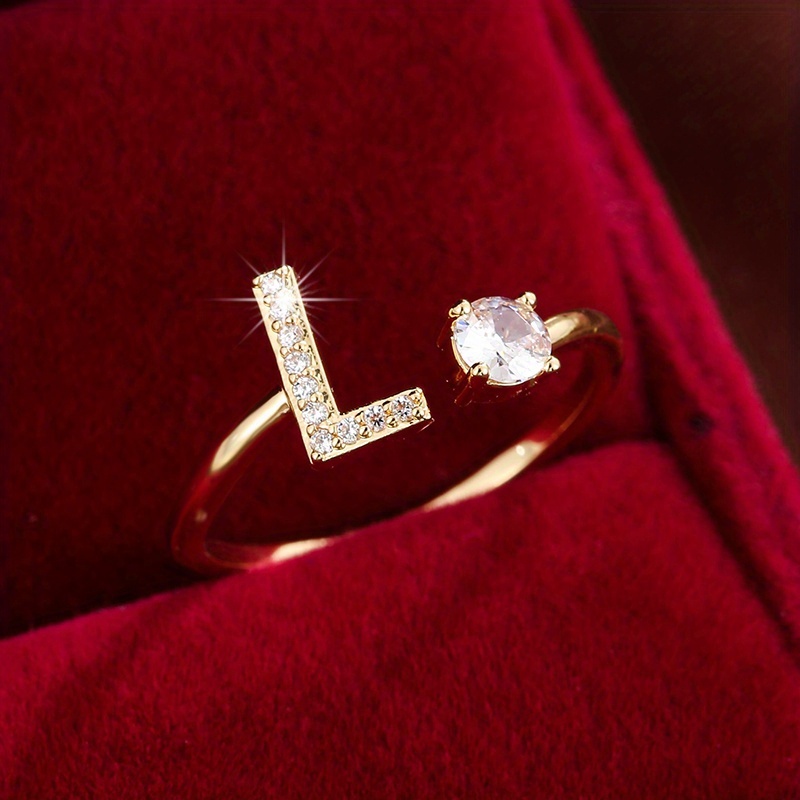 Inel înconjurat cu litere elegant, cu zirconi strălucitori