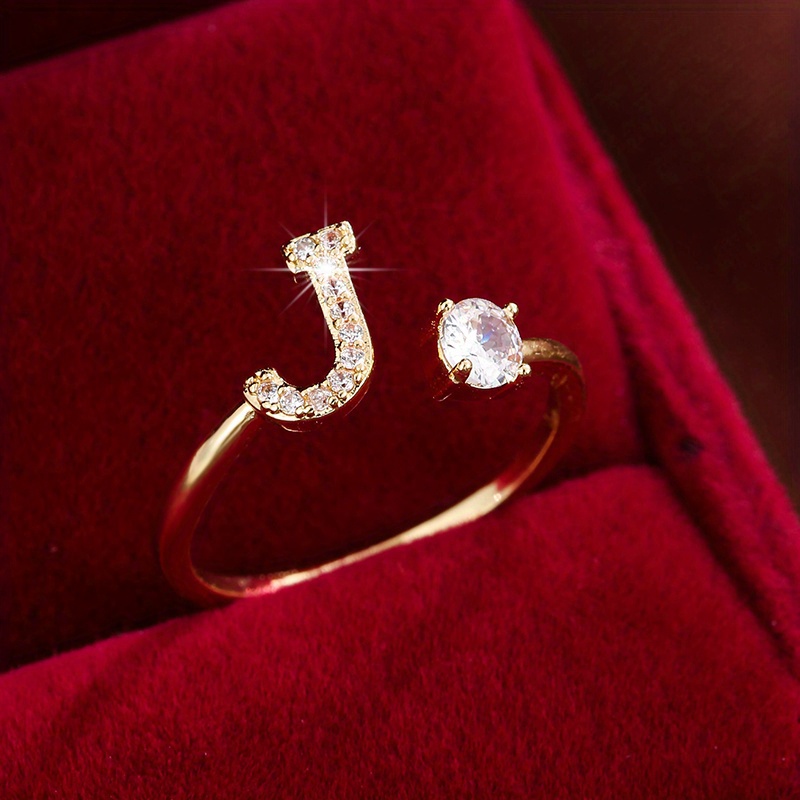 Inel înconjurat cu litere elegant, cu zirconi strălucitori